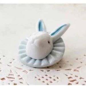 Vintage Jewelry - Handmade Porcelain White Bunny Rabbit Brooch Vintage Jewelry - Handmade Porcelain White Bunny Rabbit Brooch